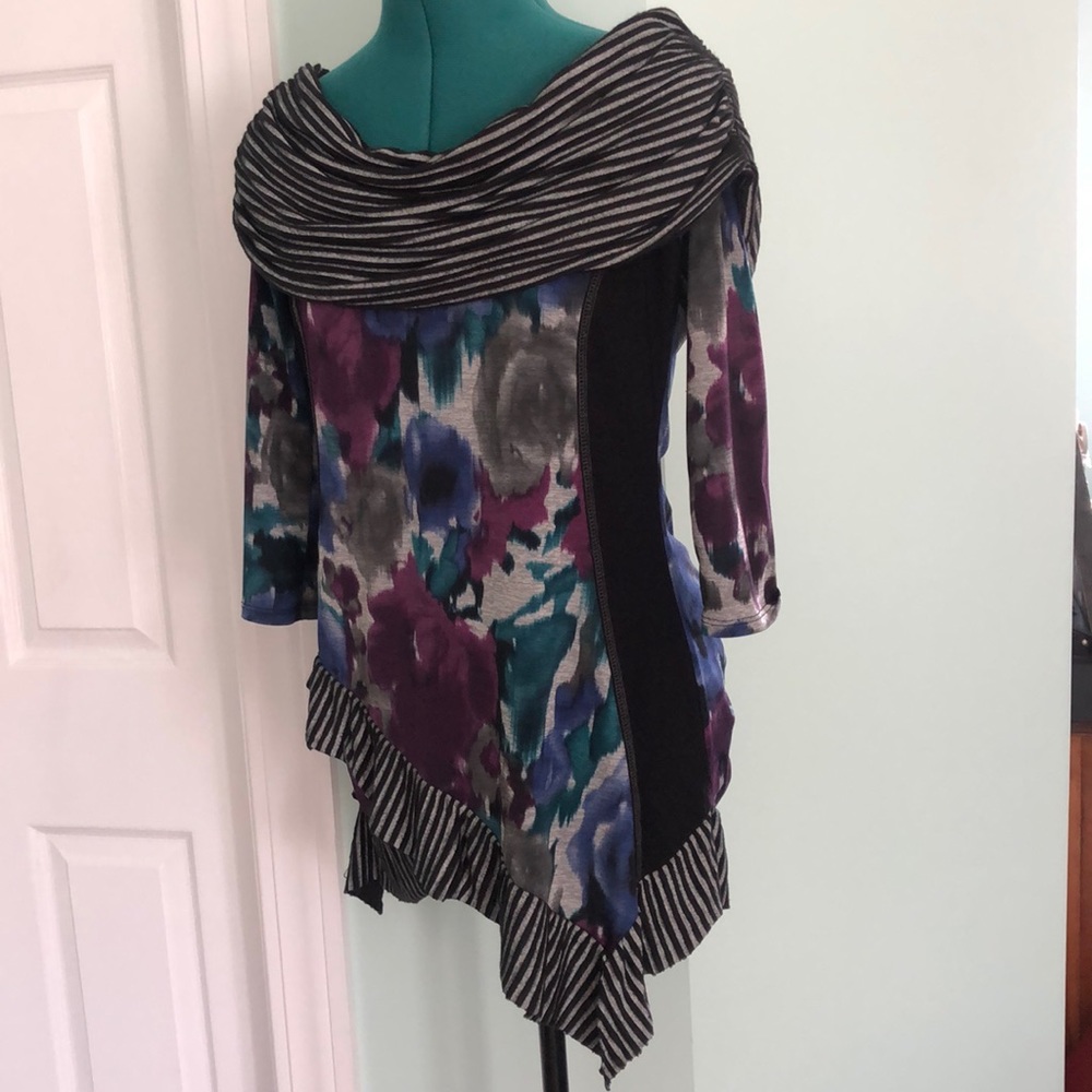 Beautiful vibrant Top.
